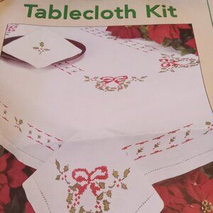 Vintage Craftways Christmas Wreath Tablecloth to Cross Stitch or Fabric  Paint